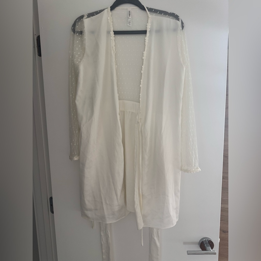 White robe lace flora nikrooz S